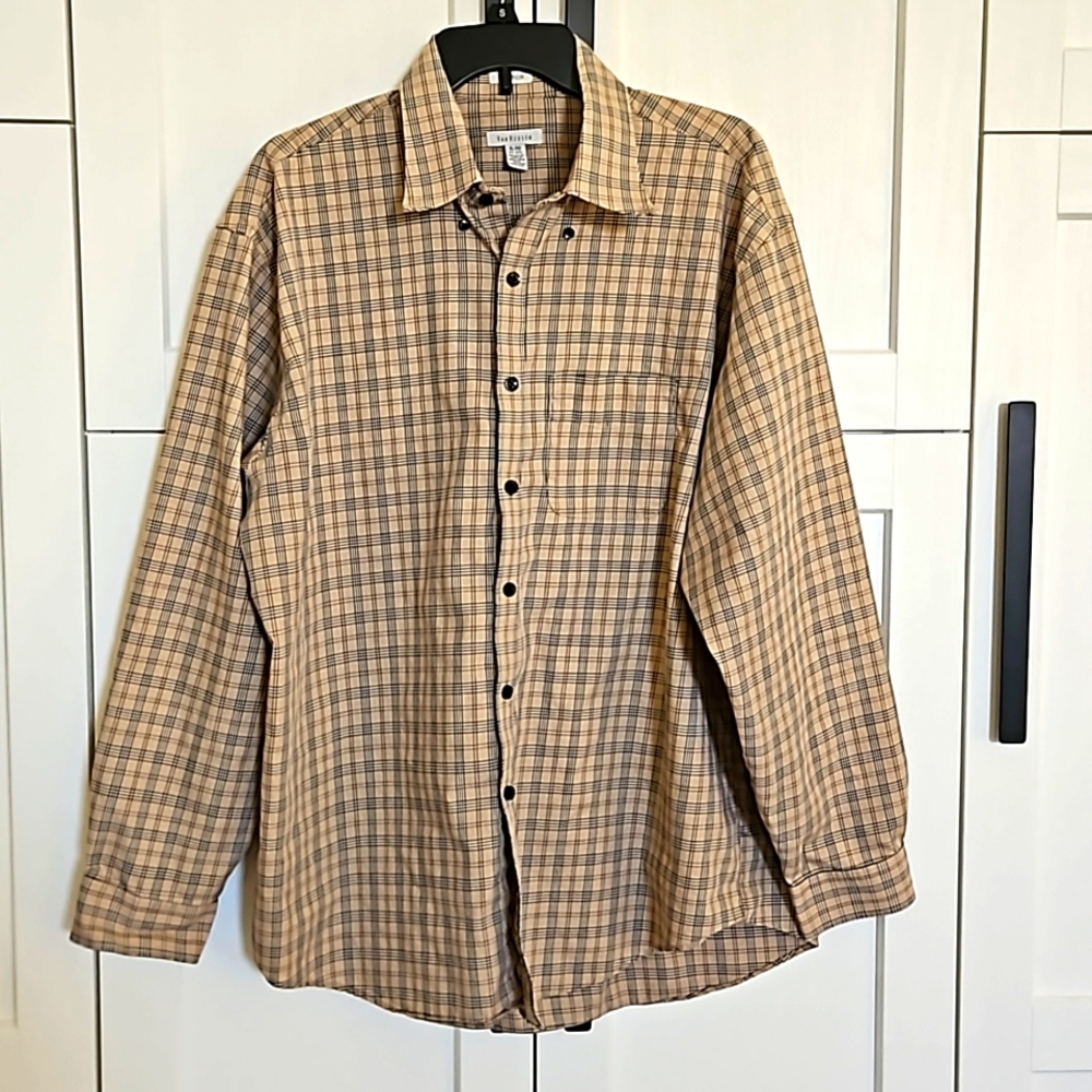 Van Heusen Men's button down long sleeve shirt